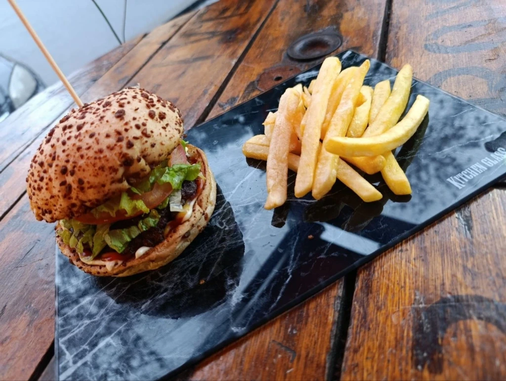 Tradicional (Papas y Bebida)